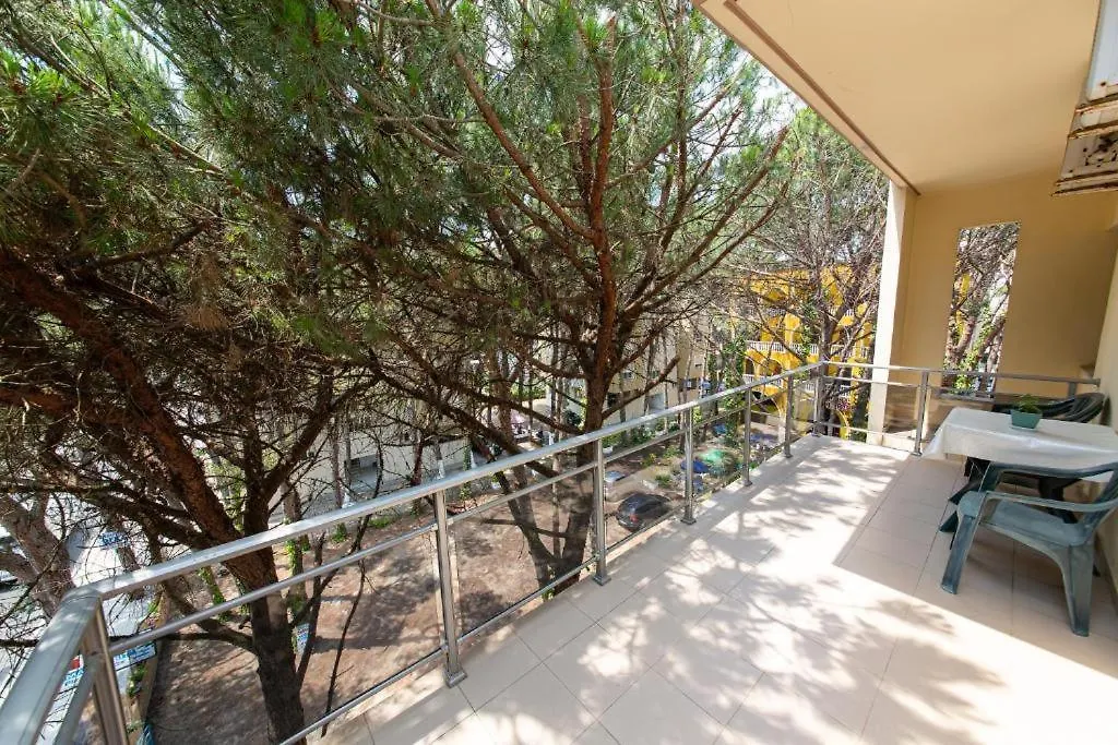 גולם Intea Hotel 3*,  אלבניה