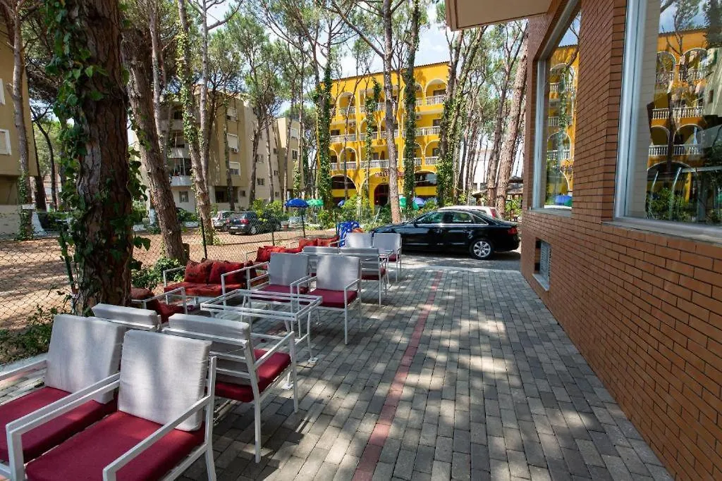 גולם Intea Hotel